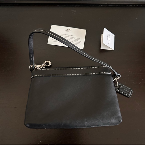 COACH Leather Wristlet Small Clutch Pleated Detachable Strap Zipper Black new